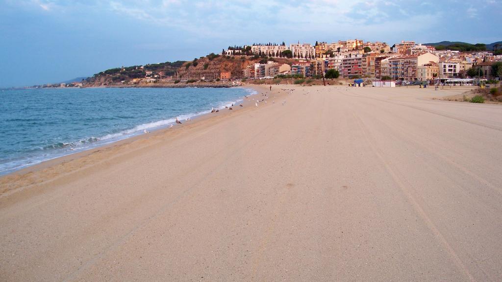 Hostal Portofino Otel Arenys de Mar Dış mekan fotoğraf